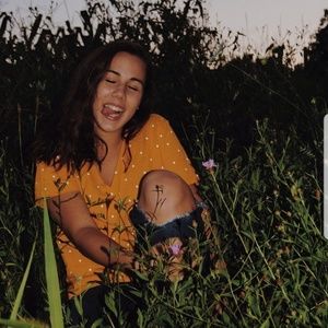 Meet your Posher, Maura